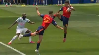 ¿Penal no cobrado? La jugada que Bélgica reclamó y el VAR ignoró en el Mundial