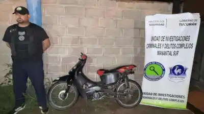 Policía de Tucumán frustra un arrebato y captura a dos delincuentes en moto