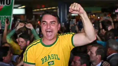El audio que derrumbó a Flávio Bolsonaro y la pelea con su madrastra que partió en dos a la derecha brasileña