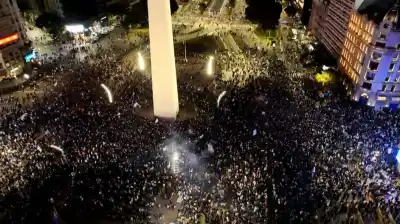 El Obelisco explotó de alegría: las fotos de la locura por el pase de Argentina a semis
