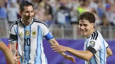 Cuando Messi lo buscó y nadie respondía, Julián Álvarez rugió: el gol que metió a Argentina en semifinales