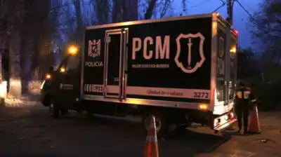 En plena mudanza: lo apuñaló dos veces y después incendió la casa de su ex