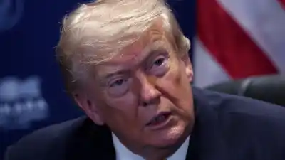Trump se autoproclama "guardián" del estrecho de Ormuz y anuncia un arancel del 20% a los barcos