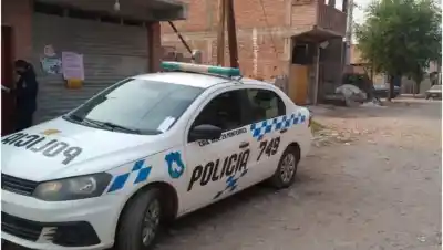 Discutió con sus hijas y las encerró: lo que hizo después heló a la policía