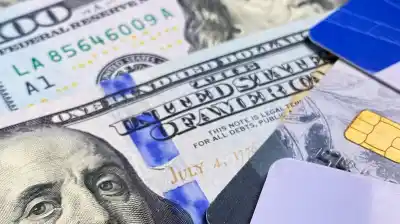 Cotización del dólar este lunes: oficial y tarjeta, banco por banco