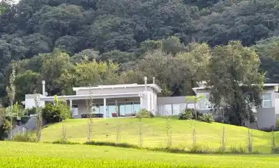 Mansión en Yerba Buena y una causa que avanza a paso de tortuga: la denuncia que incomoda a la intendenta de Graneros