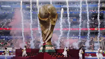 Tom Cruise, Robbie Williams y un polémico streamer: los artistas que darán el show en la final del Mundial 2026