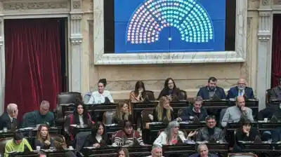 Un buque de guerra británico cruzó aguas argentinas y la oposición exige respuestas