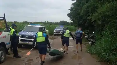 Policía de Tucumán despliega operativo lacustre para buscar a un adolescente arrastrado por el río Salí