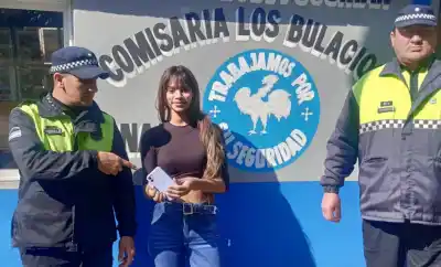 Un vecino honesto y el GPS: así recuperó la policía un iPhone 17 Pro perdido en Los Bulacio