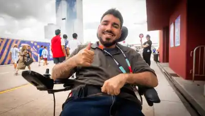 De niño soñaba con ser futbolista, pero la parálisis cerebral le cambió el plan: hoy entrevista a Messi en el Mundial