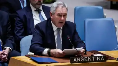 El buque de guerra británico que cruzó el Mar Argentino sin aviso y desató la furia del Gobierno