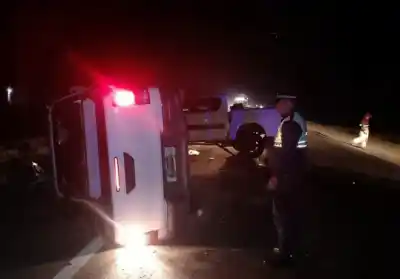 Impacto frontal en la Ruta 157: dos heridos y una camioneta volcada en Atahona