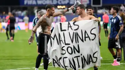 La FIFA ya investiga: la insólita bandera que mostró Lo Celso tras el triunfo argentino