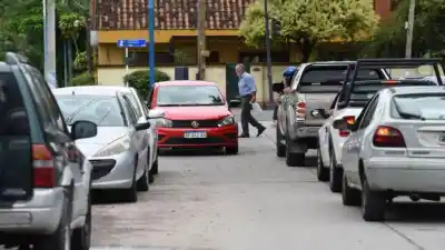 San Miguel de Tucumán: polémica por la prohibición de estacionar en calle Deán Funes
