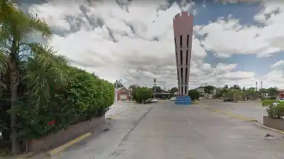 Golpeó a dos chicos dentro de un auto mientras la mamá compraba comida: el insólito motivo que lo llevó a la cárcel