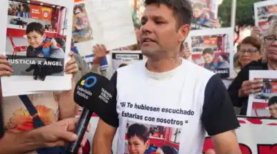 Lo encontraron golpeado y alcoholizado en la calle: la versión del padre de Ángel López choca con la de su pareja