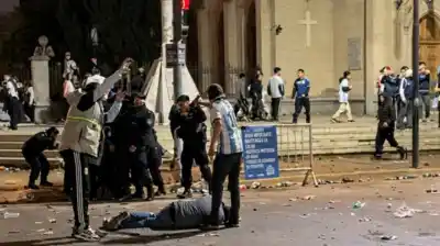 Atacó a un policía por la espalda en los festejos y ahora tiene prohibido celebrar la final