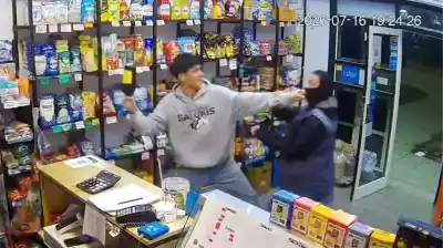 Se enfrentó a un ladrón con una botella de vino y evitó el robo en Mar del Plata