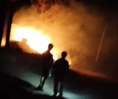 Sin autobomba y al rescate: bomberos de El Mollar apagaron un incendio… con mochilas de agua