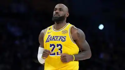 La NBA rinde tributo a LeBron James con un parche único por su récord histórico