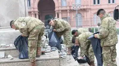 Sacaron de Plaza de Mayo las piedras con nombres de víctimas de COVID: ¿qué pasará con el memorial?