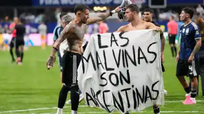 La bandera que descolocó a la Casa Rosada: cómo la Selección le cambió los planes a Milei en Malvinas