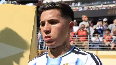 El gesto de Enzo Fernández con los hinchas que la televisión no mostró