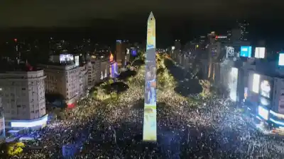 Orgullo y lágrimas en el Obelisco: la despedida de los hinchas a la Selección tras la final
