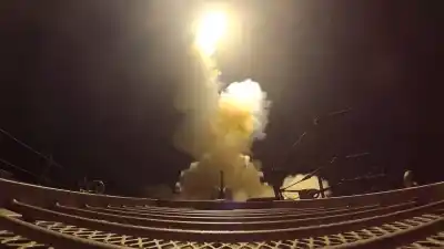 Noveno bombardeo de EE.UU. sobre Irán: Teherán habla de 'guerra a gran escala' y el petróleo se dispara
