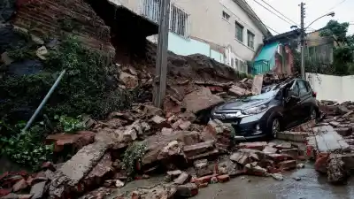 Temporal en el norte de Chile: cinco muertos, 100 mil aislados y el presidente declara la catástrofe