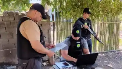 La Policía de Tucumán halla ropa manchada y armas en allanamientos por crimen de Aguilares