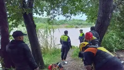 Hallan sin vida al padre que se lanzó al río Salí para rescatar a sus hijos en Tucumán