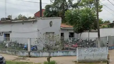 Detienen a un hombre por intentar robar una cámara de seguridad en la Comisaría El Manantial