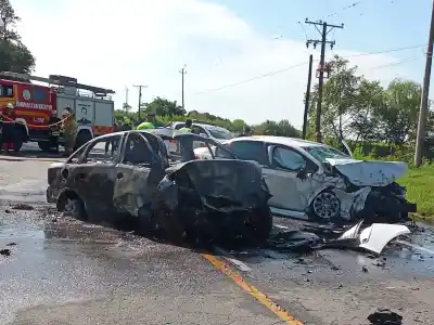 Un muerto y cuatro heridos tras un choque frontal y posterior incendio en la Ruta 307