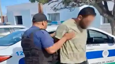 Un tucumano de 34 años detenido en Chubut por incendiar pastizales en la Ruta 3