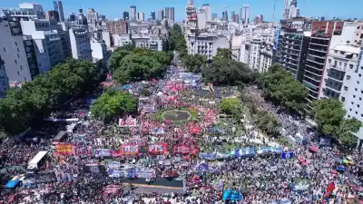 La CGT paraliza el país con un paro histórico contra el DNU y la Ley Ómnibus de Milei