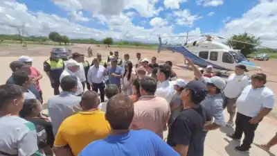 Jaldo sobrevuela las zonas inundadas del sur tucumano y advierte: “No hay infraestructura que resista”