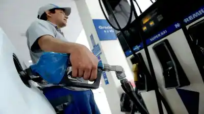 Impacto en los surtidores: el Gobierno oficializó la suba de los combustibles