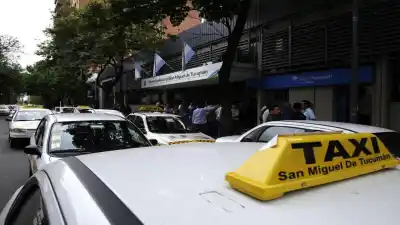 Taxistas de la Capital exigen a Chahla reglas claras para las apps de transporte