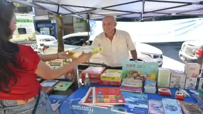 Familias tucumanas eligen ferias y redes para armar la mochila escolar con precios accesibles