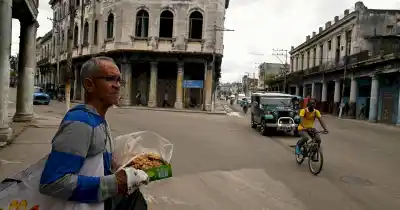 Crisis en Cuba: el régimen se desmorona entre apagones y un éxodo masivo