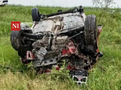 Un llamado anónimo alertó sobre un auto volcado en la ruta 38: el misterioso detalle que encontró la policía