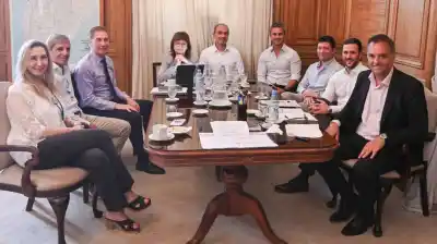 Reunión clave en Casa Rosada: el Gobierno define su estrategia parlamentaria a puertas cerradas