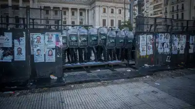 Congreso bajo asedio: el kirchnerismo desata una escalada violenta que preocupa al país