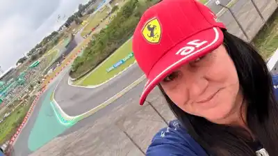 De la quiebra a la pista: la mujer que convirtió su pasión por la F1 en un negocio exclusivo para mujeres
