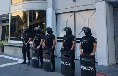 Operativo en Barrio Norte: allanaron un sanatorio y secuestraron aparatología clave en una causa por defraudación