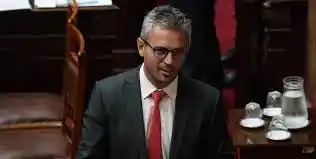 La frase explosiva de Menem que dejó sin palabras a Quintela: “Es un mono con un martillo en una cristalería”