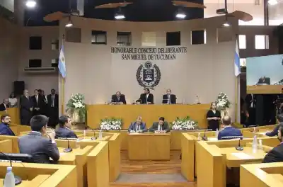 Un viaje urgente de la intendenta Chahla paraliza la renovación del Concejo capitalino