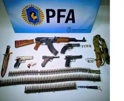 Operativo en Villa Crespo: el arsenal y las amenazas que escondía un militante de Antifa